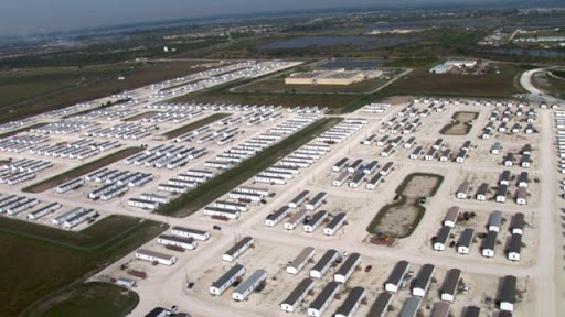 Um dos campos da FEMA nos EUA.